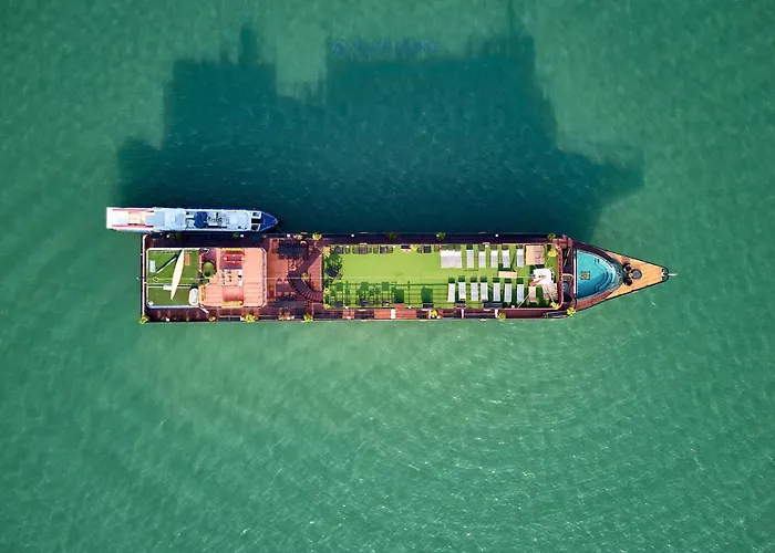 Botel Aqua Elegance Cruise - Bay By Ahg 5*