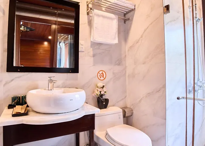 Aqua Elegance Cruise - Bay By Ahg 5* Ha Long