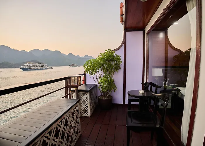 Botel Aqua Elegance Cruise - Bay By Ahg Ha Long