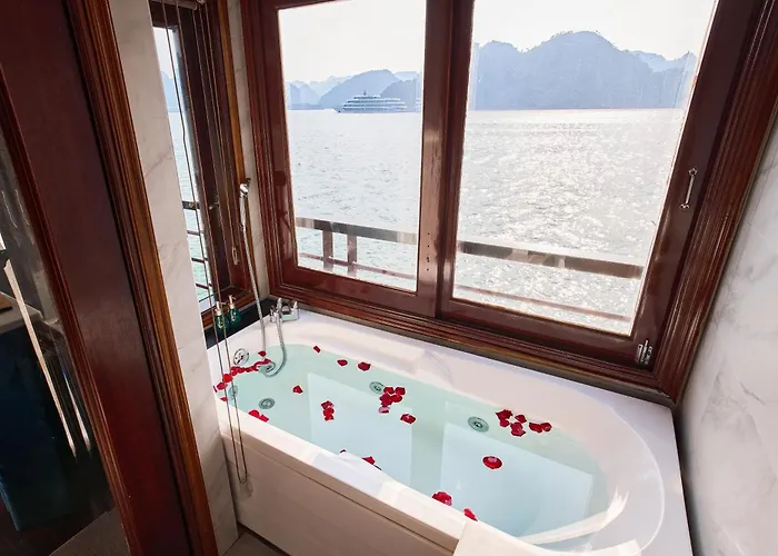 Botel Aqua Elegance Cruise - Bay By Ahg