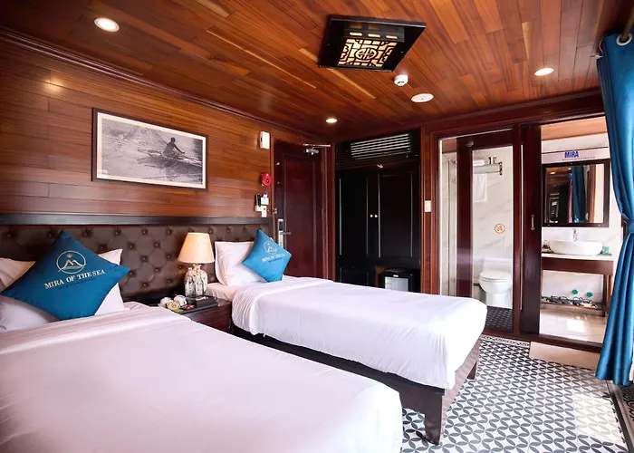 Botel Aqua Elegance Cruise - Bay By Ahg 5*