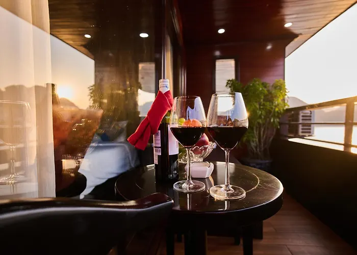 Botel Aqua Elegance Cruise - Bay By Ahg 5*