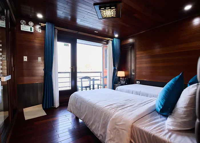 Botel Aqua Elegance Cruise - Bay By Ahg