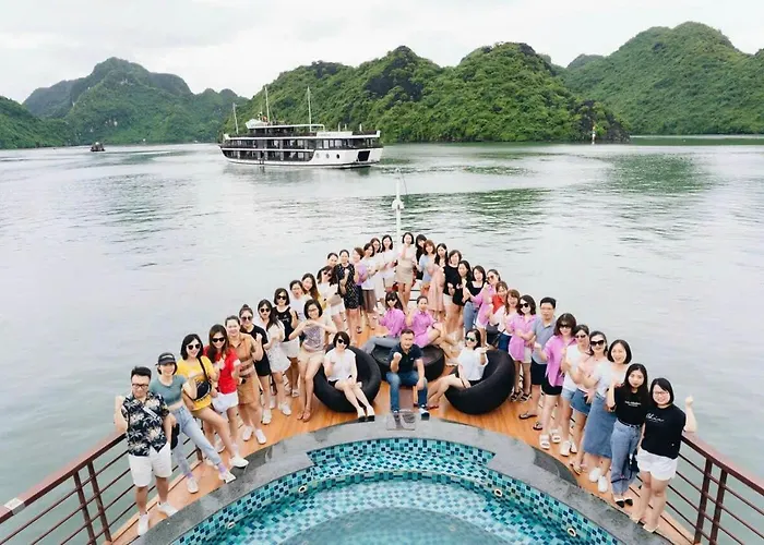 Aqua Elegance Cruise - Bay By Ahg 5* Ha Long
