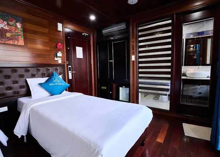Aqua Elegance Cruise - Bay By Ahg Botel