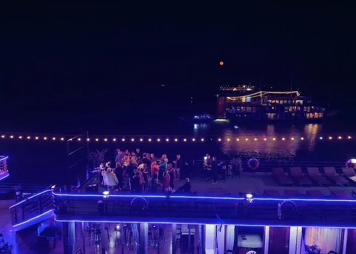 Aqua Elegance Cruise - Bay By Ahg Botel Hạ Long