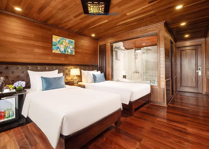 Botel Aqua Elegance Cruise - Bay By Ahg 5*