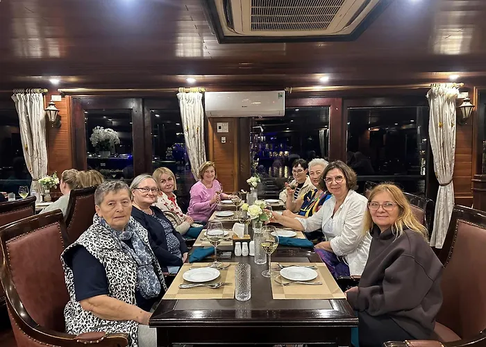 Aqua Elegance Cruise - Bay By Ahg 5* Hạ Long