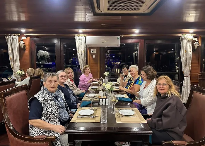 Botel Aqua Elegance Cruise - Bay By Ahg